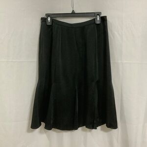 Ann Taylor Black Satin Multi-Paneled Tulip Skirt Women's size 6 preowned CUTE
